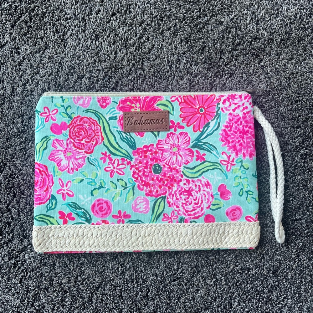 BRAND NEW: Floral Wristlet Clutch